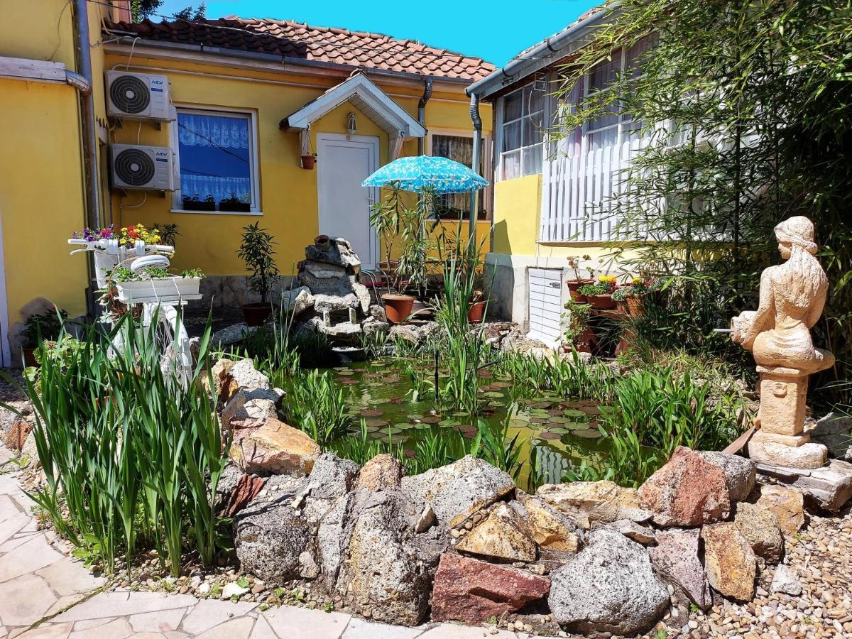Castello Vendeg Es Apartmanhaz เอ็กเกอร์ ภายนอก รูปภาพ