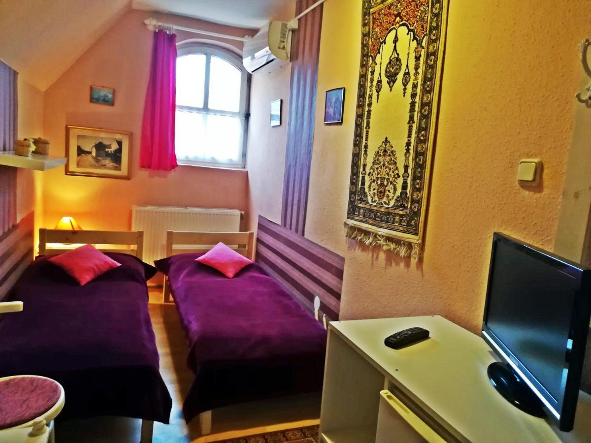 Castello Vendeg Es Apartmanhaz เอ็กเกอร์ ภายนอก รูปภาพ