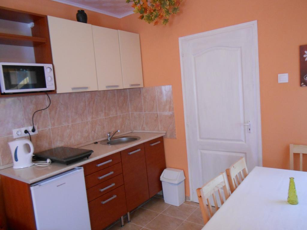 Castello Vendeg Es Apartmanhaz เอ็กเกอร์ ห้อง รูปภาพ