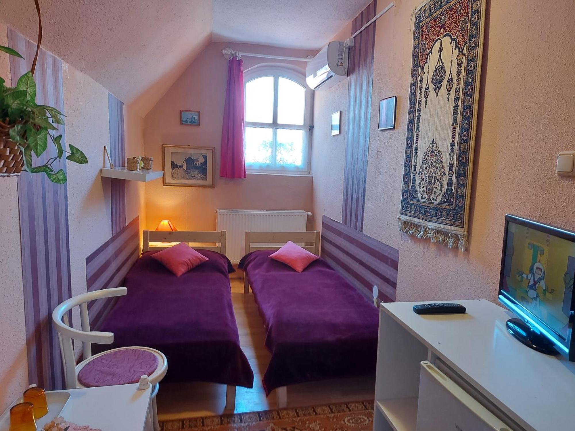 Castello Vendeg Es Apartmanhaz เอ็กเกอร์ ภายนอก รูปภาพ