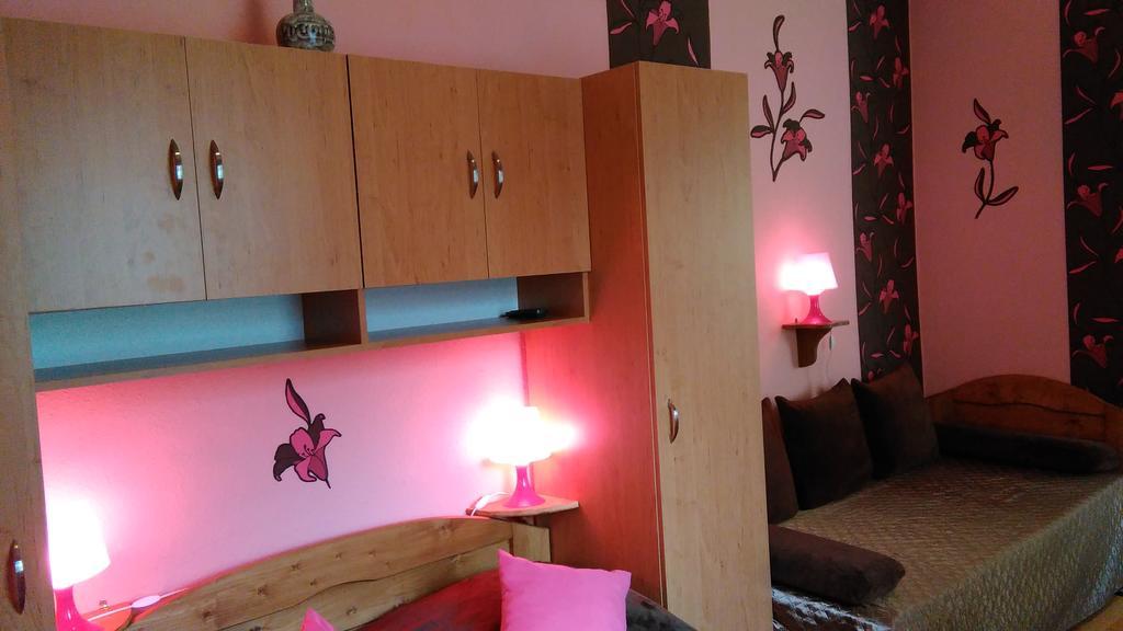 Castello Vendeg Es Apartmanhaz เอ็กเกอร์ ห้อง รูปภาพ