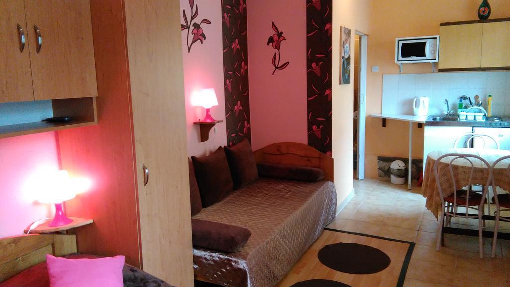 Castello Vendeg Es Apartmanhaz เอ็กเกอร์ ห้อง รูปภาพ