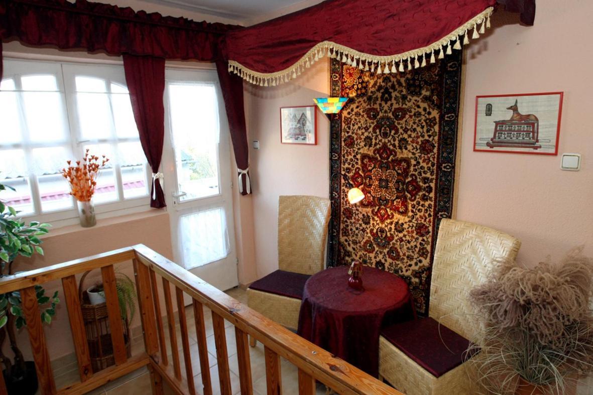 Castello Vendeg Es Apartmanhaz เอ็กเกอร์ ภายนอก รูปภาพ