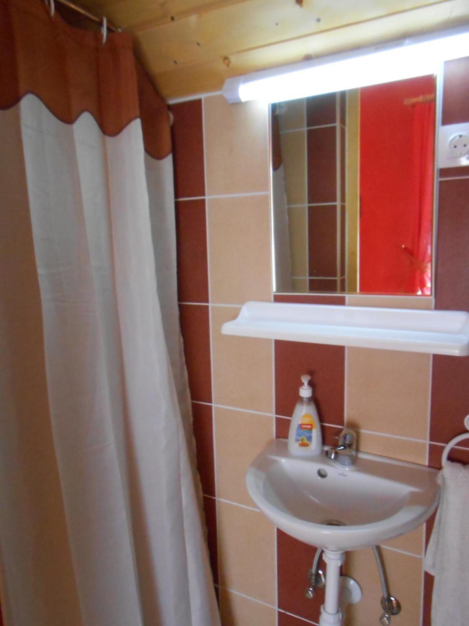 Castello Vendeg Es Apartmanhaz เอ็กเกอร์ ห้อง รูปภาพ
