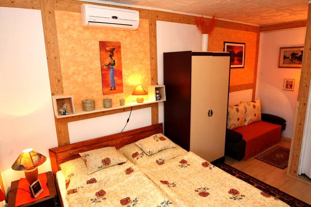 Castello Vendeg Es Apartmanhaz เอ็กเกอร์ ห้อง รูปภาพ