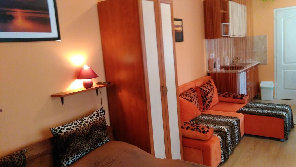 Castello Vendeg Es Apartmanhaz เอ็กเกอร์ ภายนอก รูปภาพ