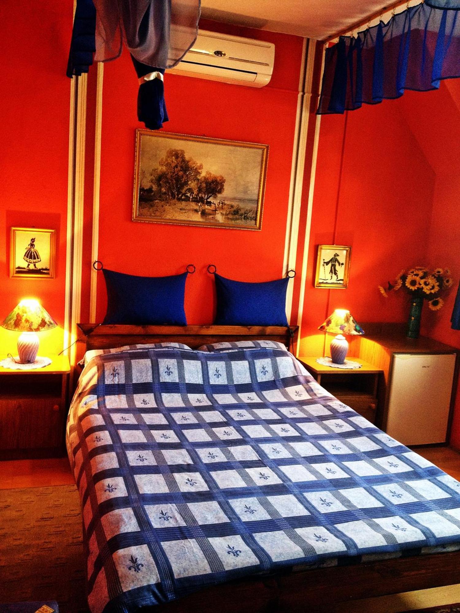 Castello Vendeg Es Apartmanhaz เอ็กเกอร์ ภายนอก รูปภาพ